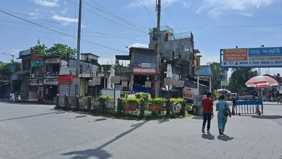 Subhas More crossing in Malbazar town