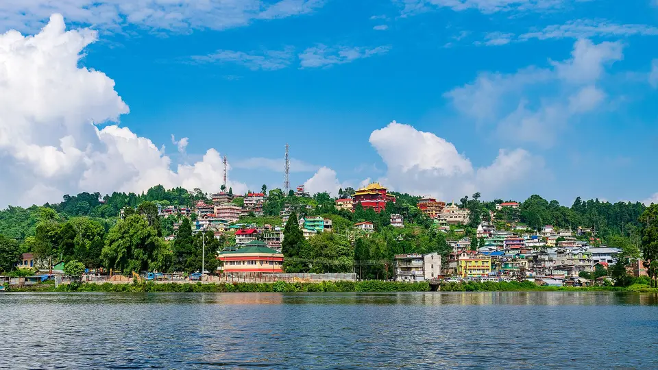 Mirik (Sumendu) Lake, a short drive from Sukhiapokhri