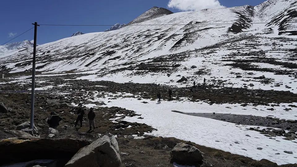 Snow-covered slopes at Zero Point (Yume Samdong)
