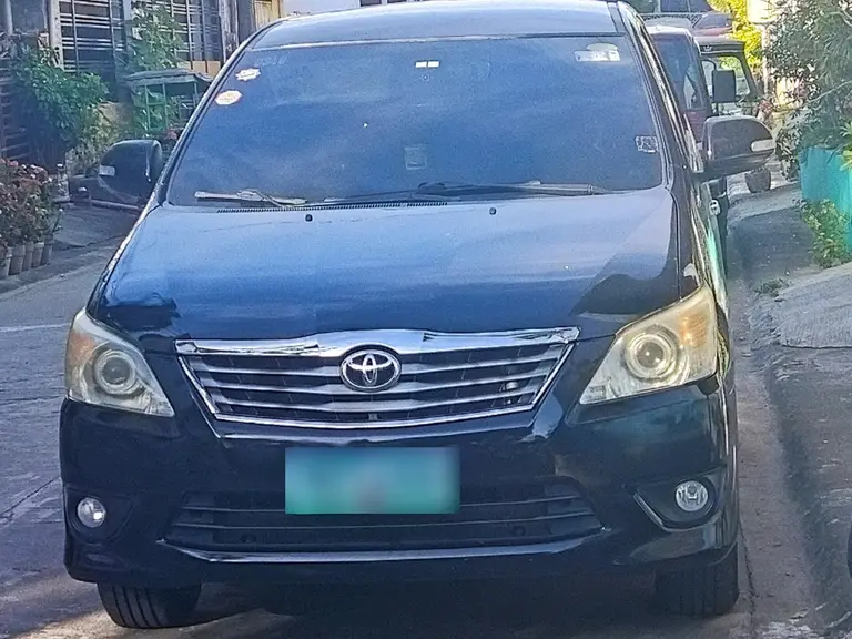 Dark blue Toyota Innova, front view
